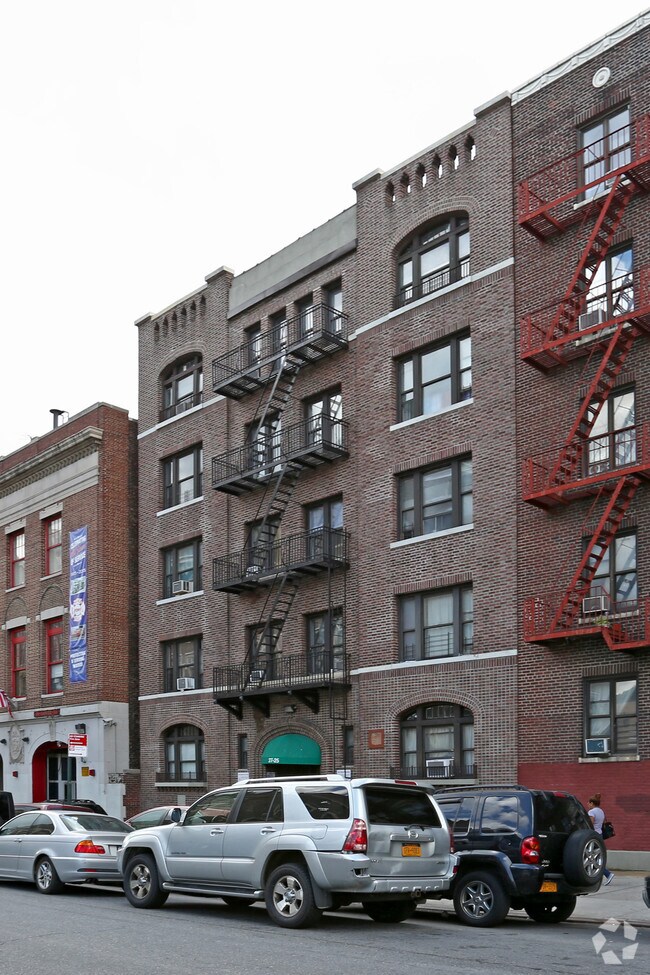 25 Vermilyea Avenue
