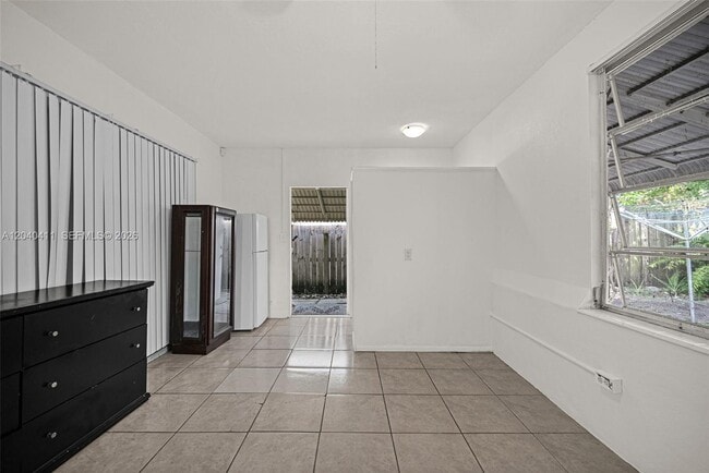 Building Photo - 5069 NW 41st Ct Unit -