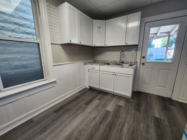 Photo - 550 E Queen St