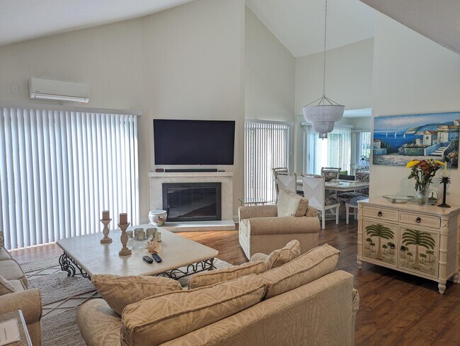 17042 Traverse Cir