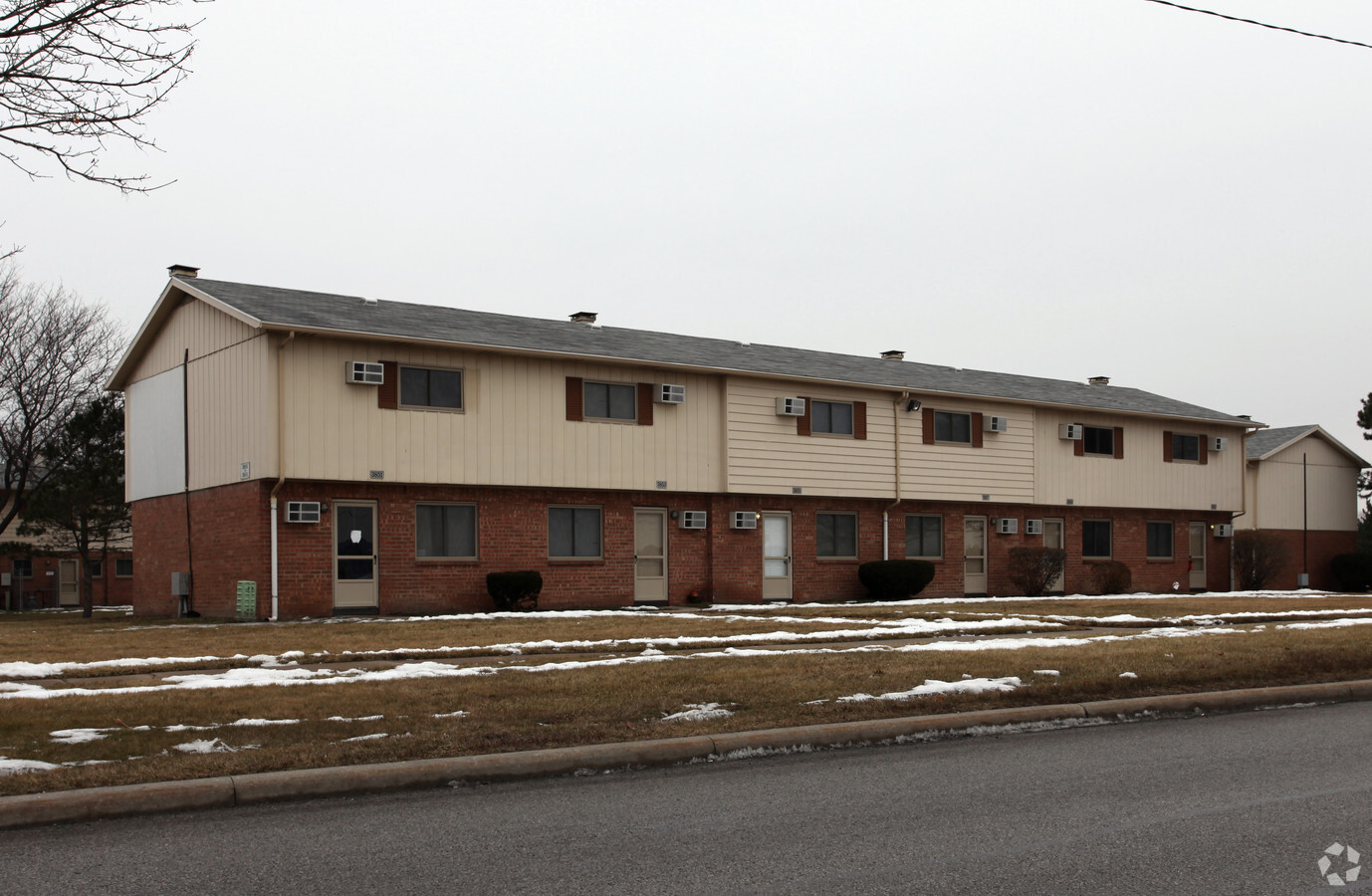 Regina Manor - Regina Manor Apartments