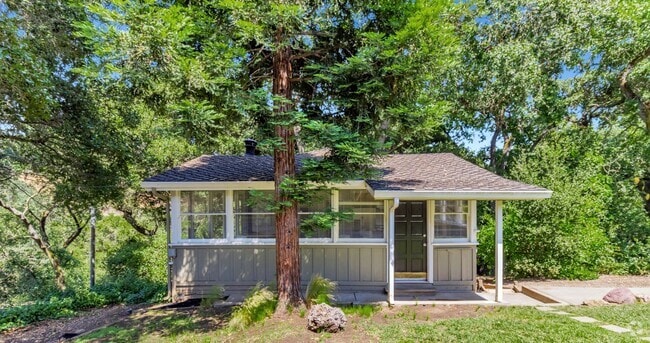 Building Photo - Welcome to Refined Country Living in Los G... Rental
