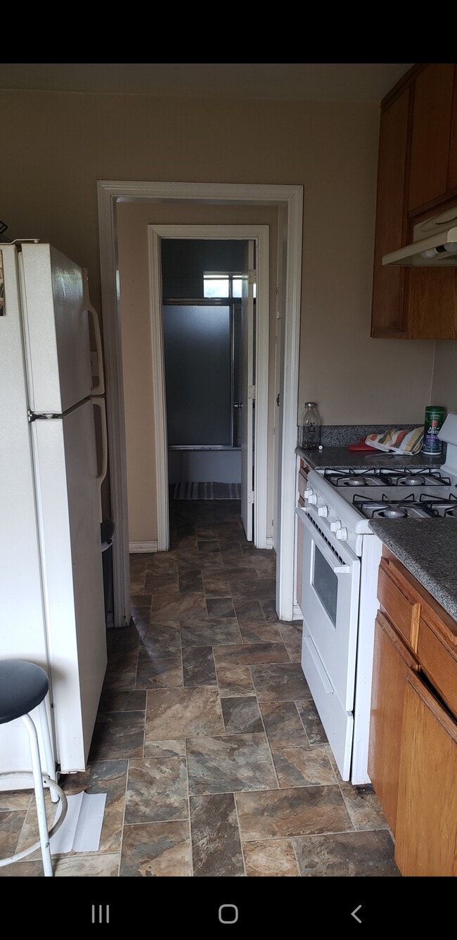 Building Photo - 117 E 6th St Unit Duplex Rental