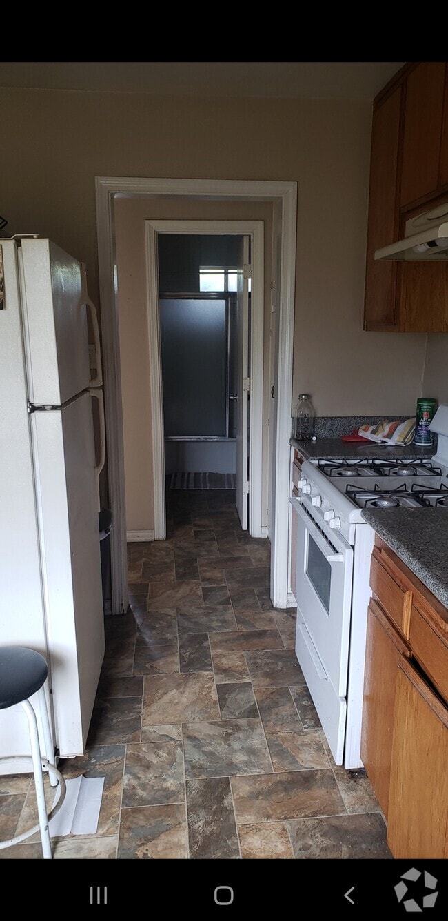 Building Photo - 117 E 6th St Unit Duplex Rental