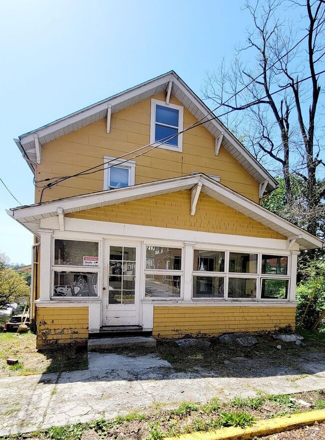 Building Photo - 217 McLane Ave Unit 217 B