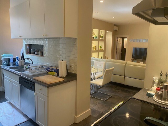 Photo - 1038 Beacon St Unidad 101