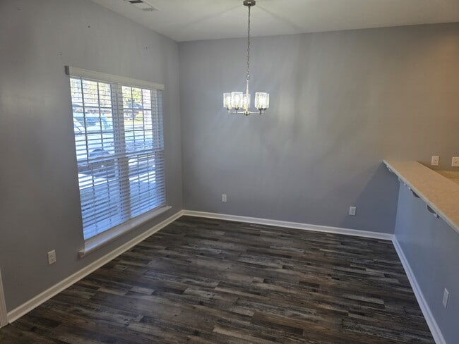 Photo - 598 N Main St