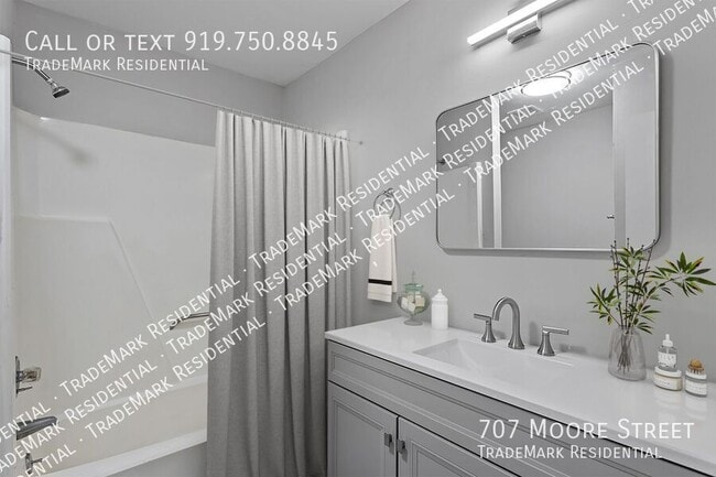 Photo - 707 S Moore St