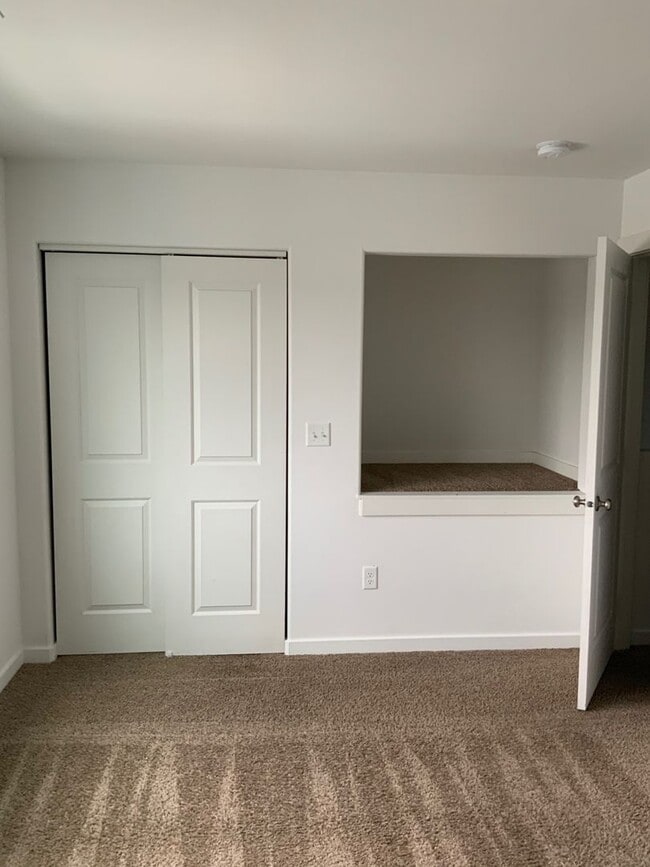 Photo - 306 F St NE