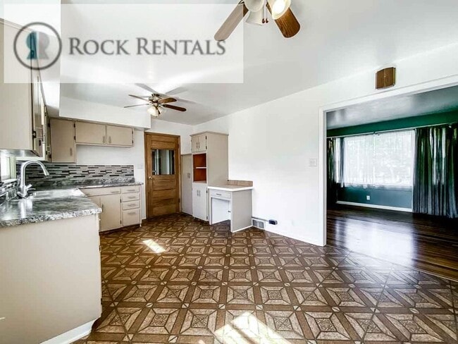 Photo - Updated 4 Bed 1 Bath near City Center