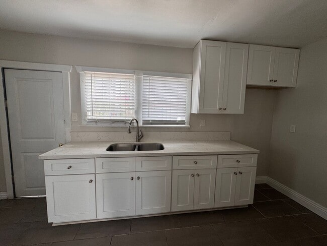 Photo - 4216 Woodlawn Ave Unit 4216 1/2