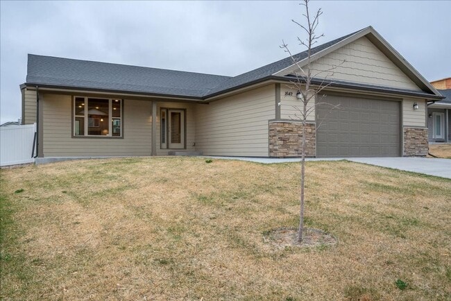 Photo - Modern, spacious, and move-in ready—this is the rental you’ve been waiting for!