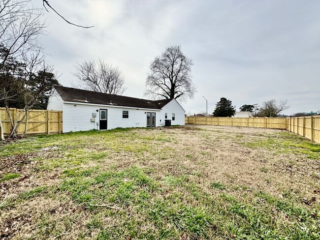 Photo - Fully-Renovated Ranch Home Available 03-19-26! Fenced Backyard - Pet Friendly - Washer & Dryer In...