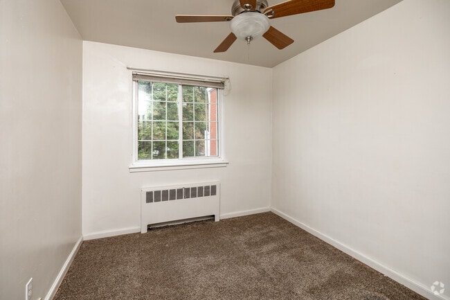 2BR, 1BA - 713 SF - Second Bedroom