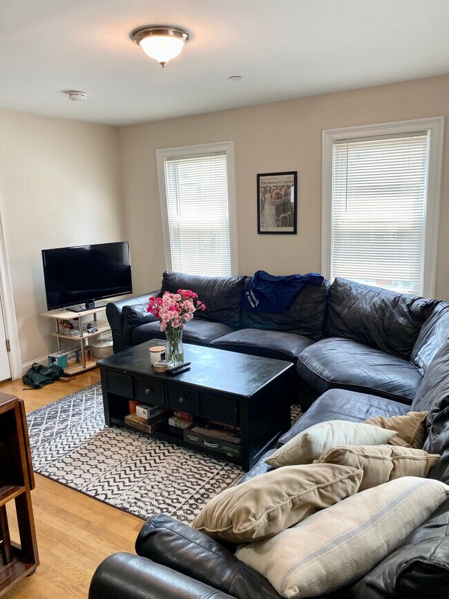 Photo - 171 Thorndike St Unit 1