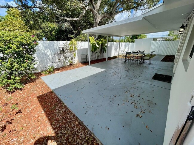 Photo - 7023 SW 2nd St