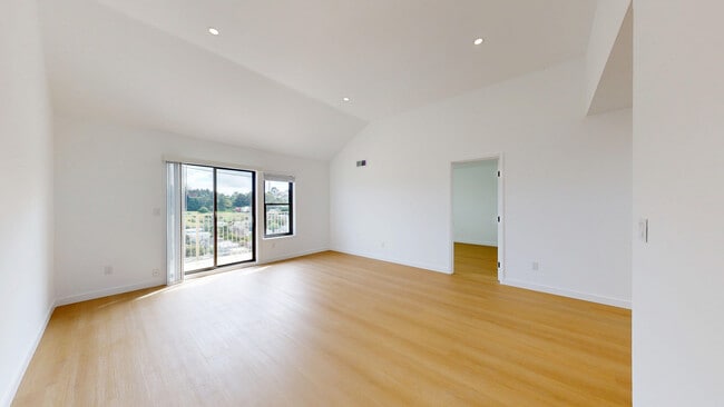 Photo - 2035 Castro St Unit 32