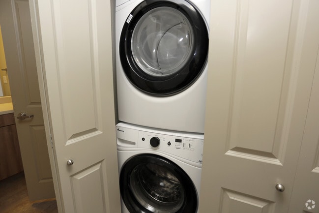 1BR, 1BA - 700 SF - Carrick Bend