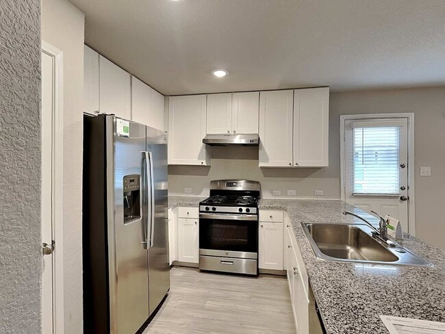 Photo - 7315 Avila Vis