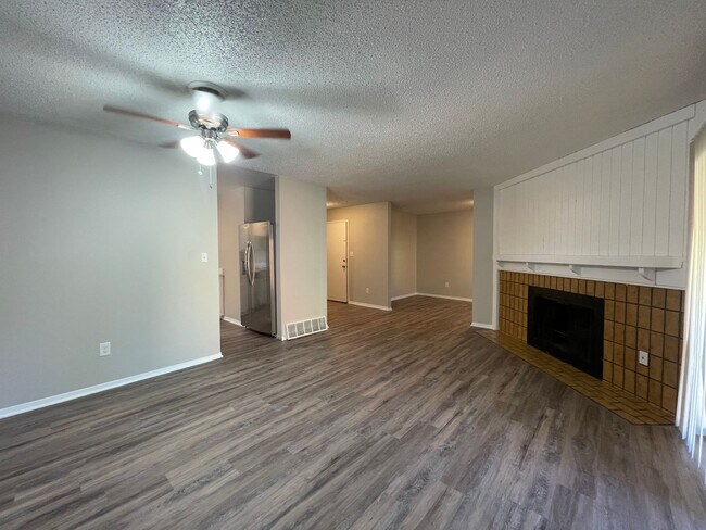 Photo - 1326 Holland Park Blvd Unit D