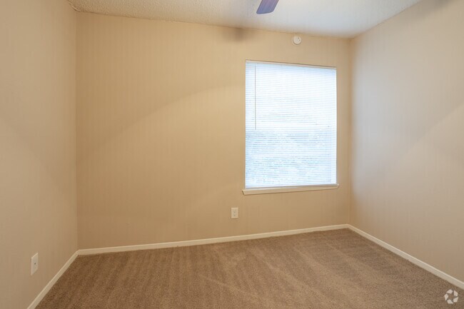1BR, 1BA - 561SF