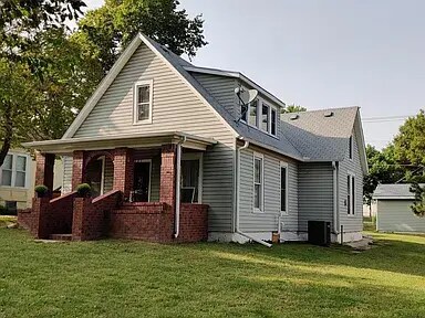 Building Photo - 621 W 7th St Rental