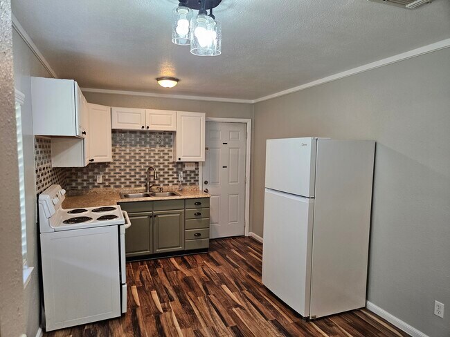 Photo - 2900 W La Rua St Unit 2900 W La Rua