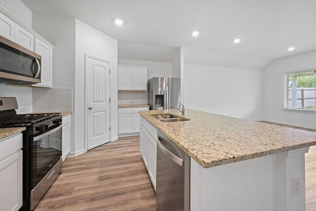 Photo - 15820 Loussier Dr