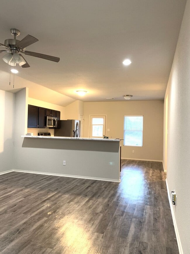 Photo - Newer 3bed/2bath home in VALLEY VIEW SCHOOL district.