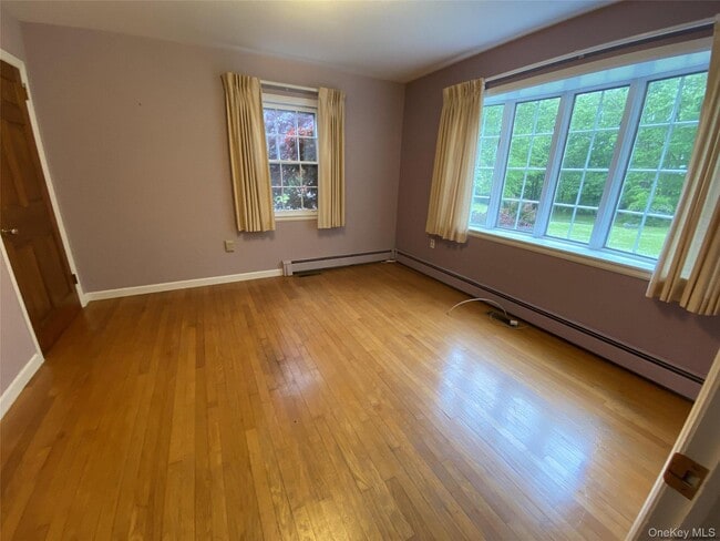 Photo - 2464 NY-82