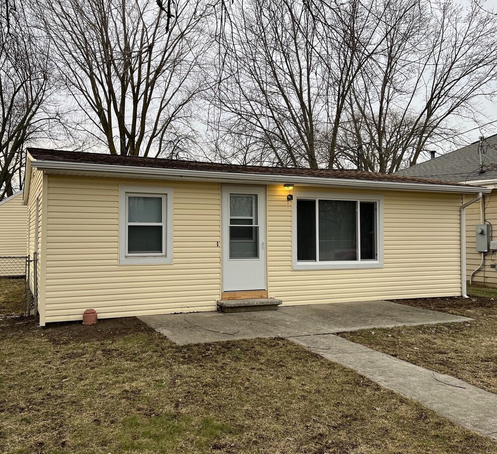 Photo - N Grand Ave 2