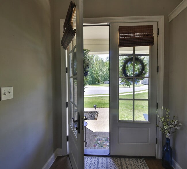 Photo - Luxurious 5 bedroom home in Atoka has it all!
