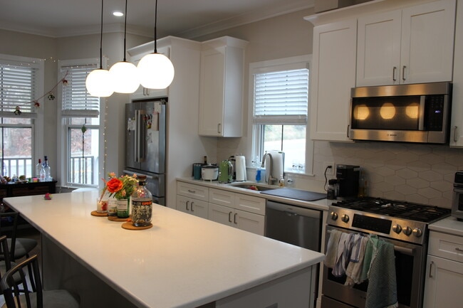 Building Photo - 153 Foster St Unit 1