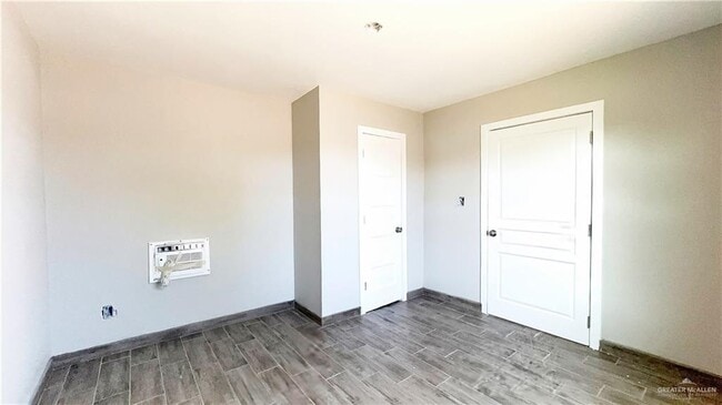 Photo - 10 E Heywood St