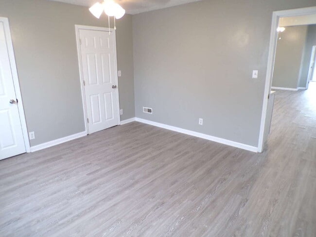Photo - 2 bedroom, 1 bathroom house in Russell neighborhood