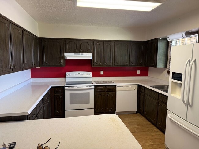 Photo - 2712 Spitz St