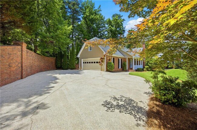 1390 Tennis Ct Pl