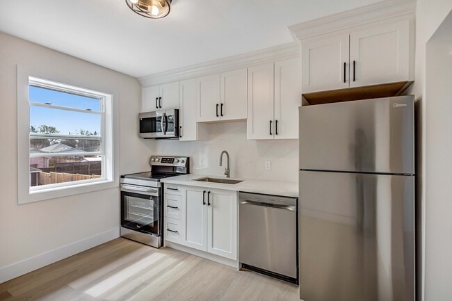 Building Photo - 1889 Wavell St Unit Upper