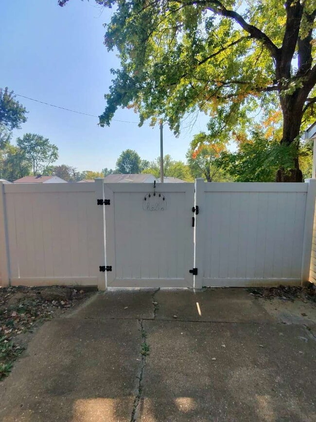 Photo - Freshly Updated Florissant Rental – Perfec...