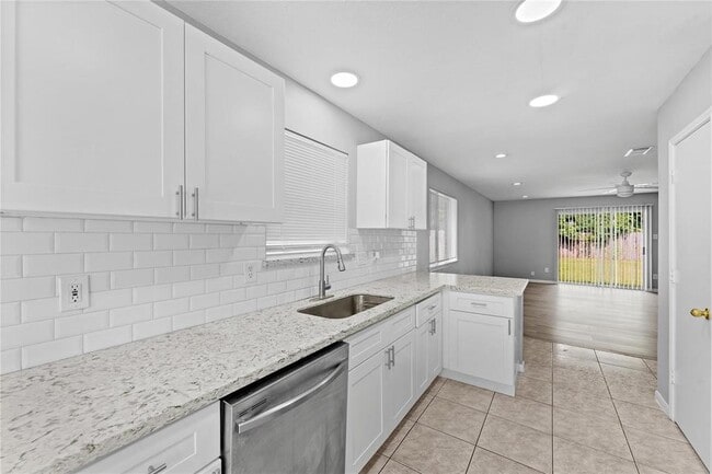Photo - 19911 Arrowsmith Dr