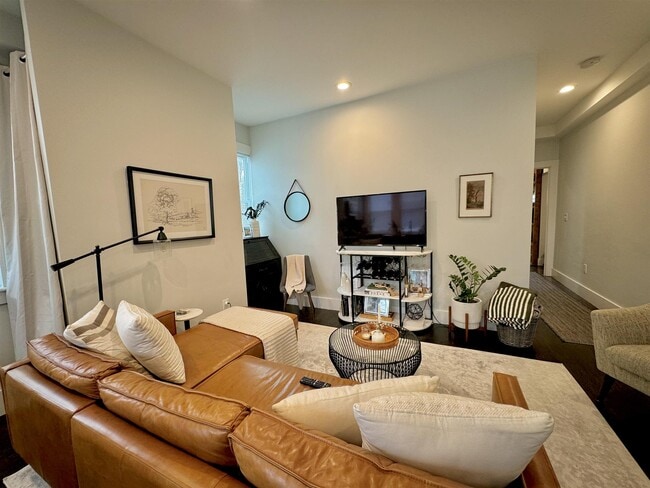 Photo - 75 Kinnaird St Unit 0