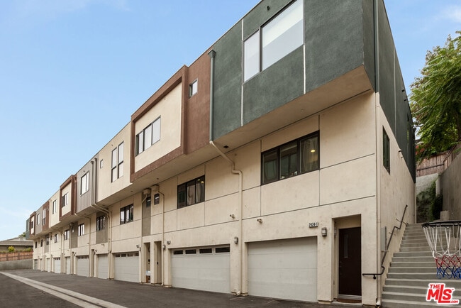 Building Photo - 2924 Rowena Ave Unit 1