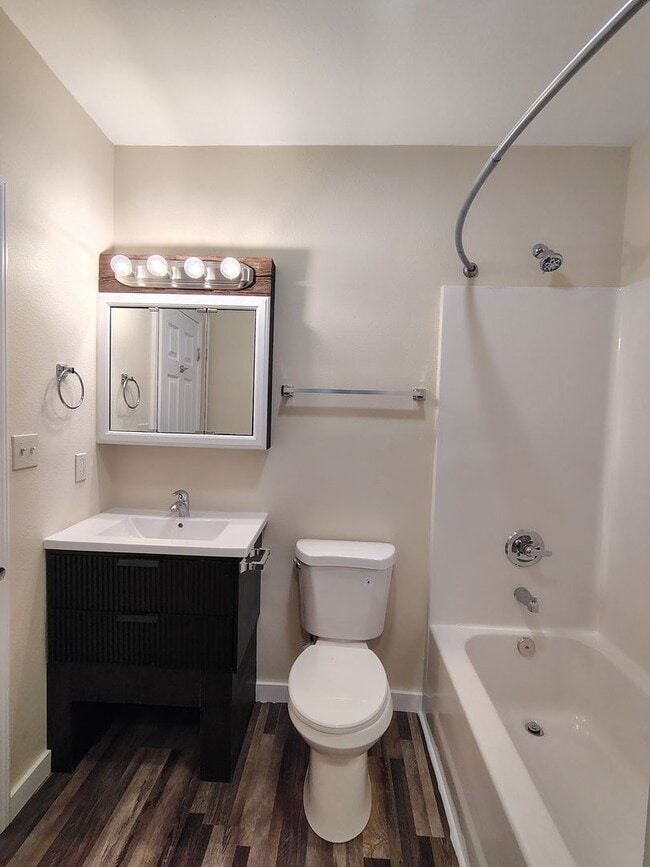 Photo - 250 Wilson St Unit Apt B