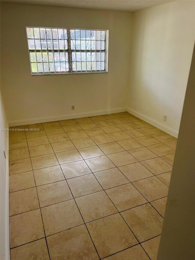 Photo - 220 SW 9th Ave Unit 117