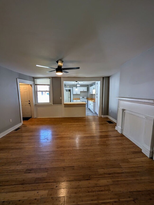 Photo - 4 Bedroom House in Southside Flats! SHORT TERM LEASE ONLY!