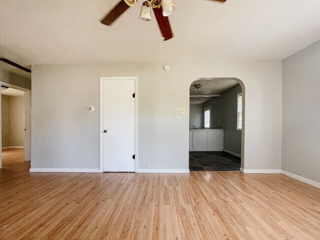 Photo - 4 Bed 2 Bath