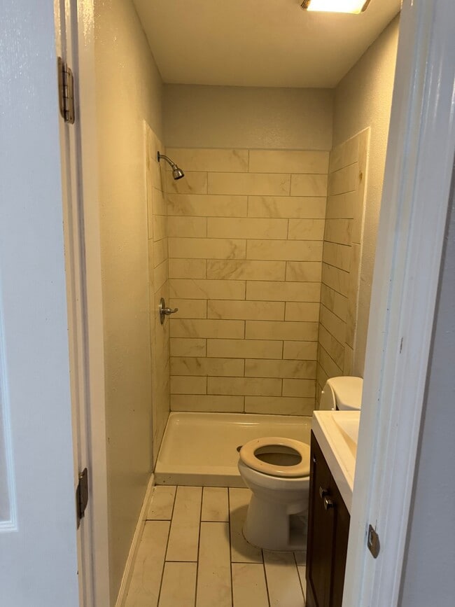 Photo - 2332 Keith St