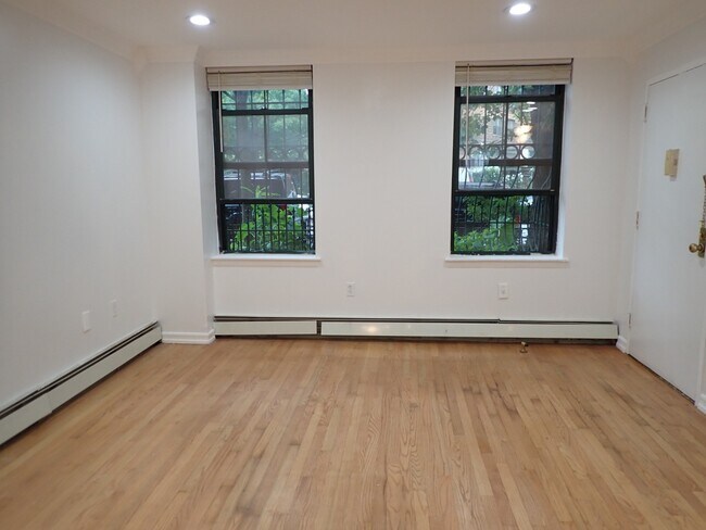 Building Photo - 426 Carlton Ave Unit 1 Rental