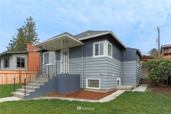 4722 47th Ave SW