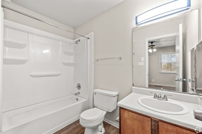 Photo - Seasons & Woodale Apartments